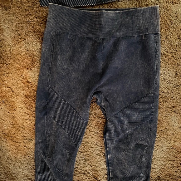 Bobbi Rocco Los Angeles yoga set - Picture 3 of 6